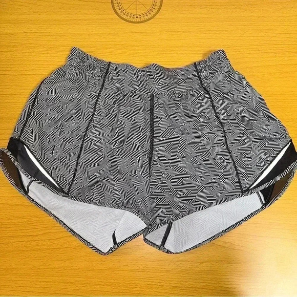 lululemon athletica Pants - Lululemon Hotty  Hot Shorts